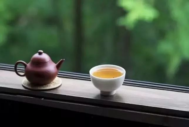 面相看哪些人遇事很淡定
